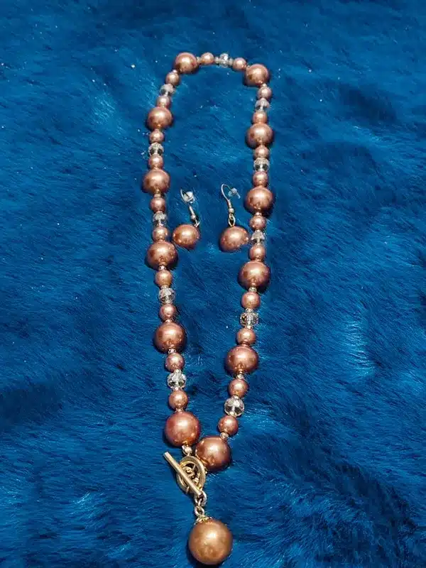Brown pearl necklace with pearl earring different lock Brown pearl necklace with pearl earring different lock