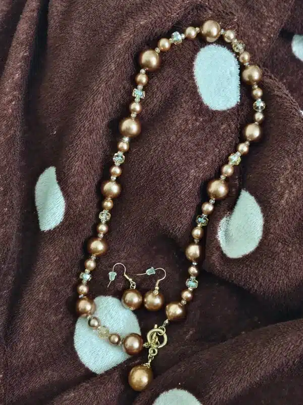 Brown pearl necklace with pearl earring different lock Brown pearl necklace with pearl earring different lock